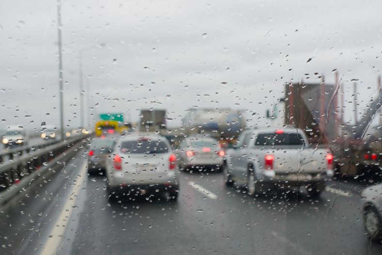 traffic when driving in the rain