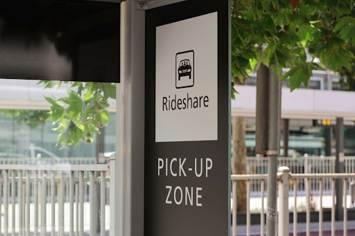 rideshare-pickup-zone-sign
